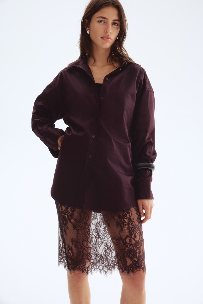 Female wears H&M Lace Skirt