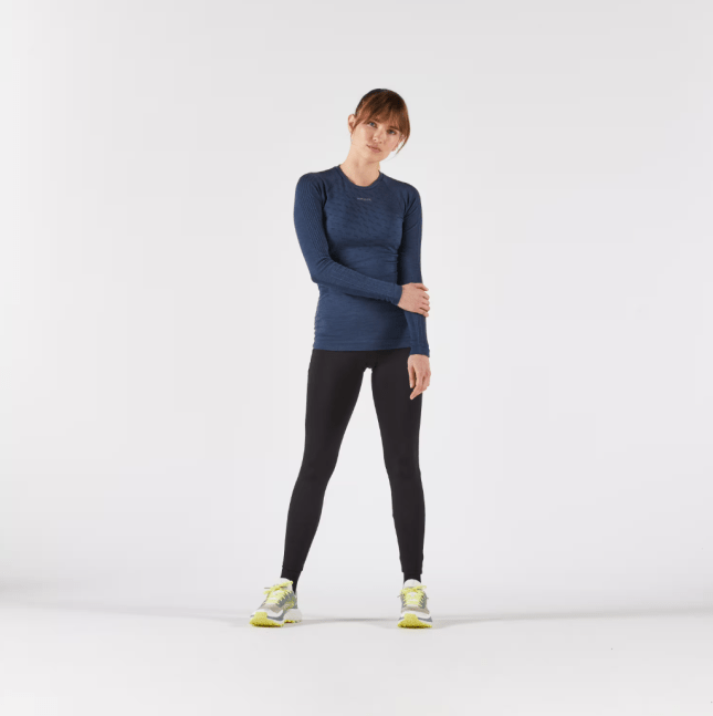 Female wears blue KIPRUN Run 900 Women’s Merino Long-Sleeved Running T-Shirt
