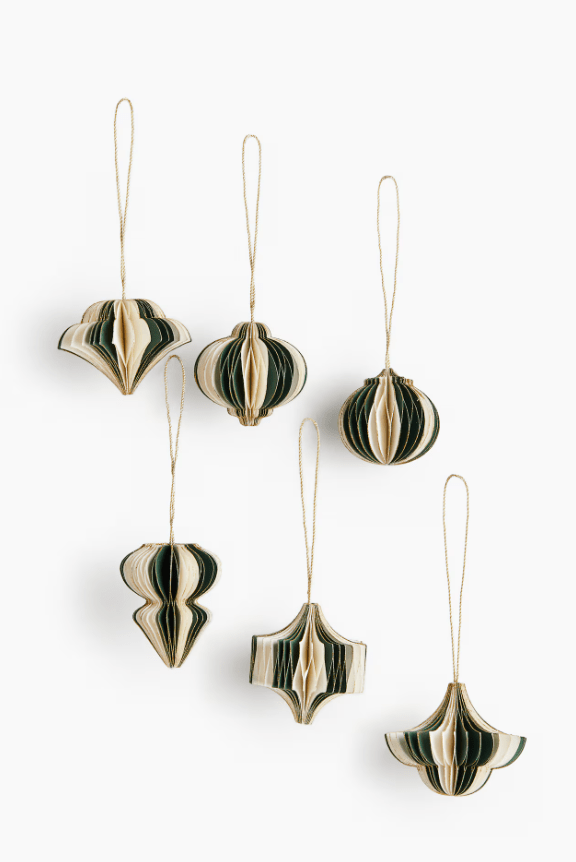 Six H&M decorations