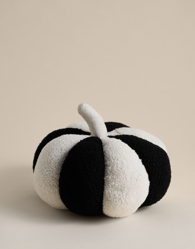 Black and white pumpkim cushion
