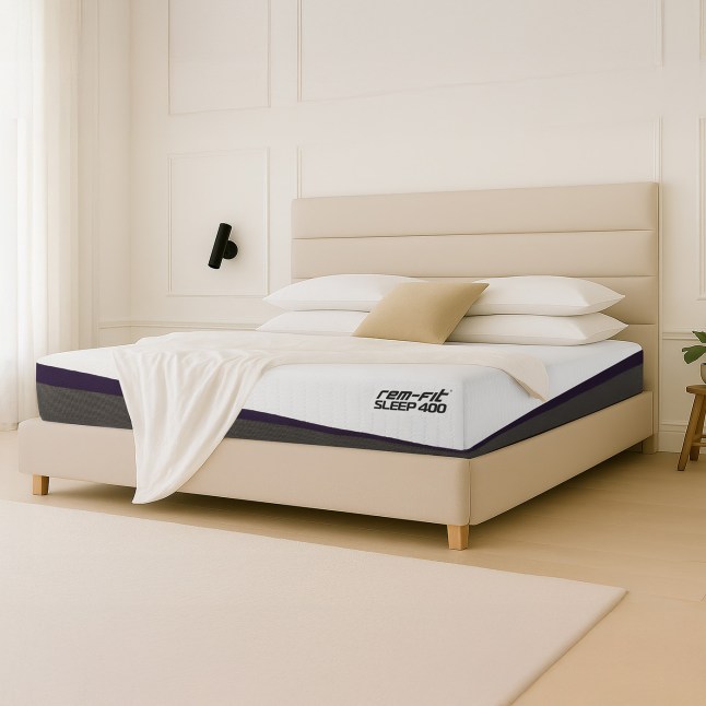 Bed and mattress from REM-Fit