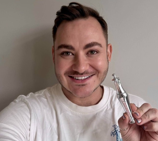 Scott holding the benefit 24-Hour Brow Setter Clear Brow Gel.