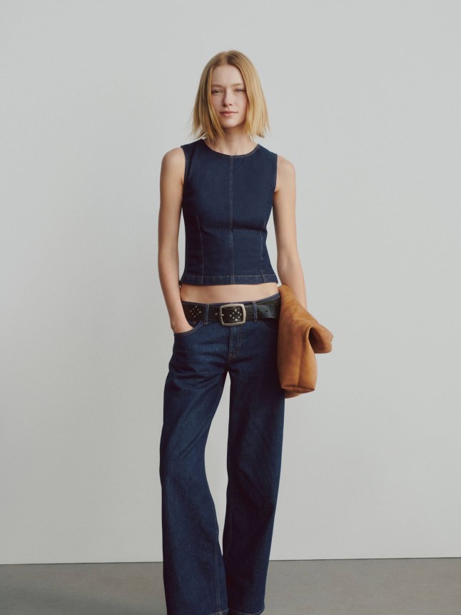 Model wearing the Gap Dark Blue Low Waisted 90s Loose Jeans