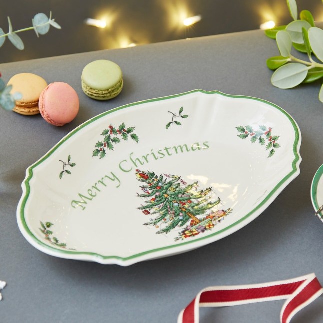 Merry Christmas plate with dree and holly decoration