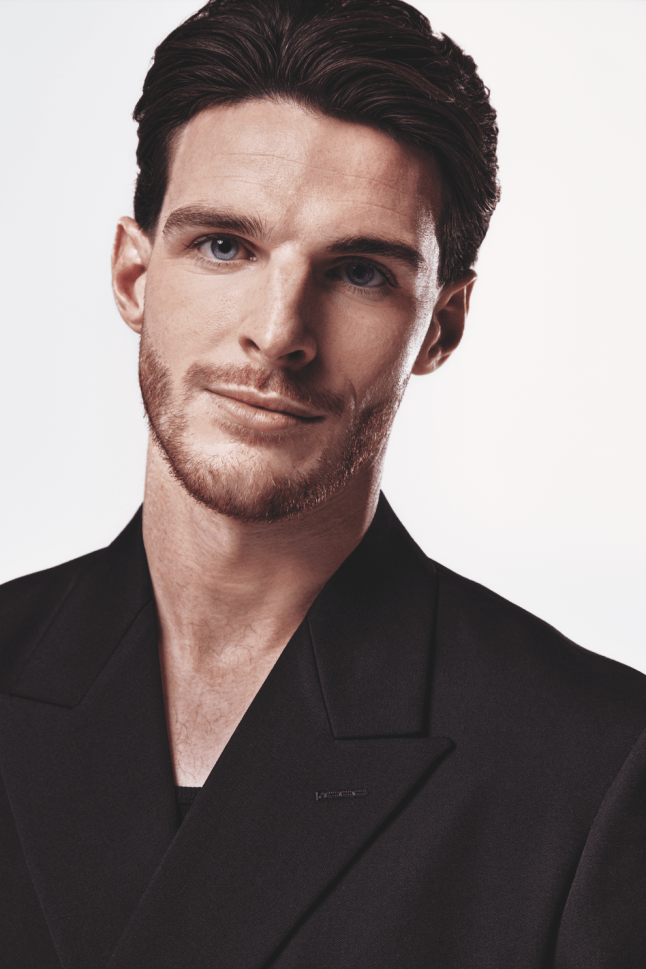 Male (Declan Rice), in smart suit