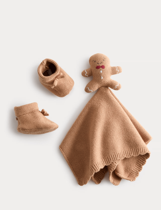Gingerbread blanket and booties for a baby