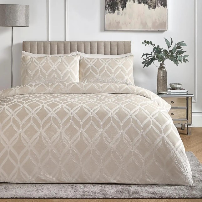 Cream bedding with diamond pattern