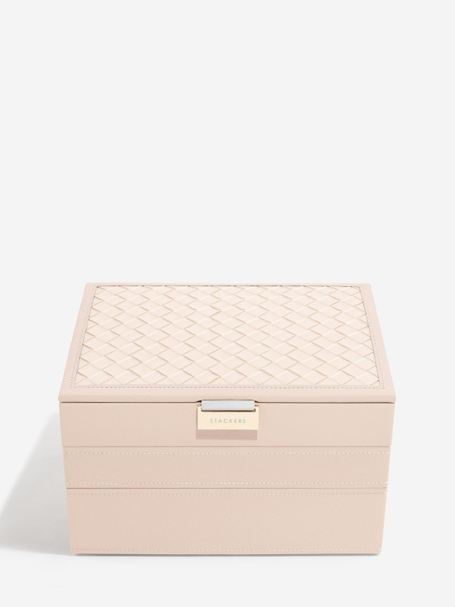 Closed jewellery box