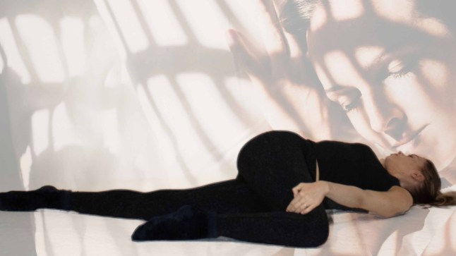 5-minute stretch routine before bed to improve your sleep