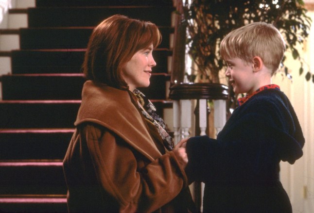 Catherine O'Hara and Macaulay Culkin in Home Alone.