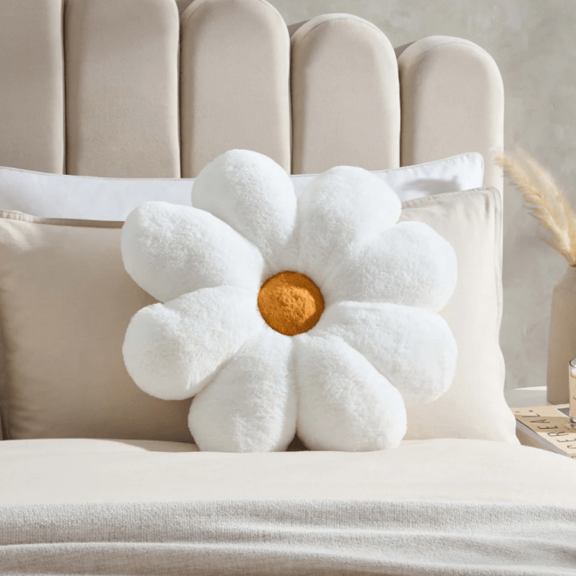 White daisy cushion