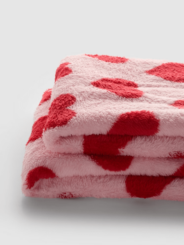 Heart printed throw