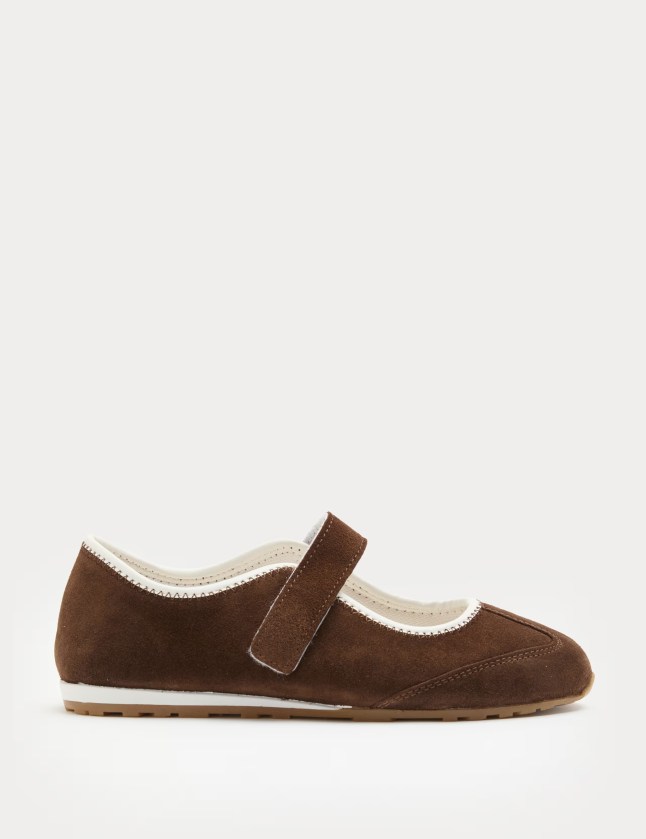 Brown single strap trainers