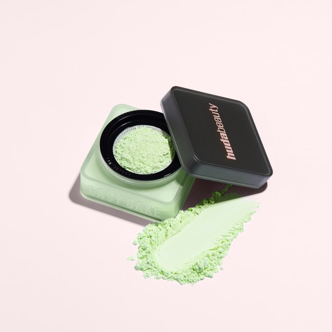 The Huda Beauty Matcha Milk loose powder