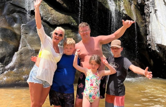 Marie Fellows (Izzie ghosting) - My daughter's legs ached after a beach party ? then she died